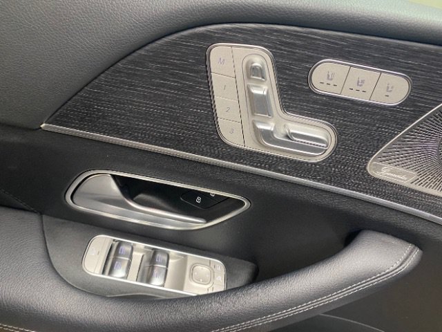 Used 2025 Mercedes-Benz GLE 450e 4MATIC w/ Driver Assistance Package image 13