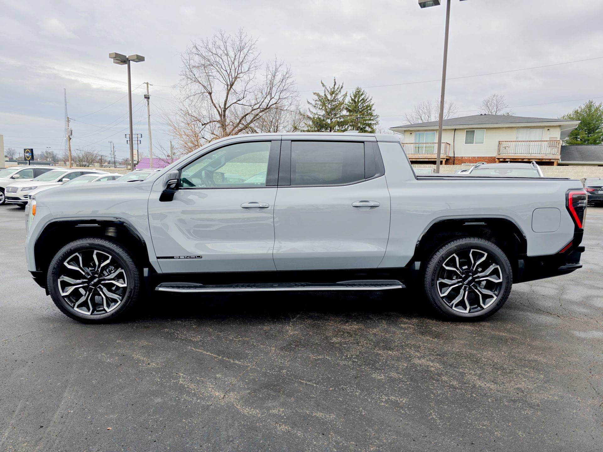 Used 2024 GMC Sierra EV Denali image 15