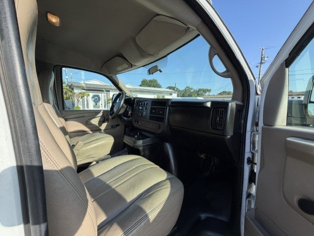 Used 2008 Chevrolet Express 3500 RWD image 21