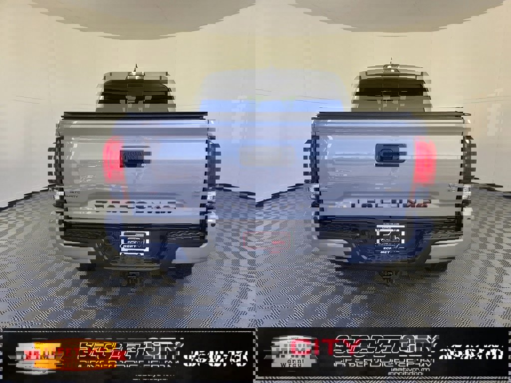 Used 2018 Toyota Tacoma TRD Sport image 6