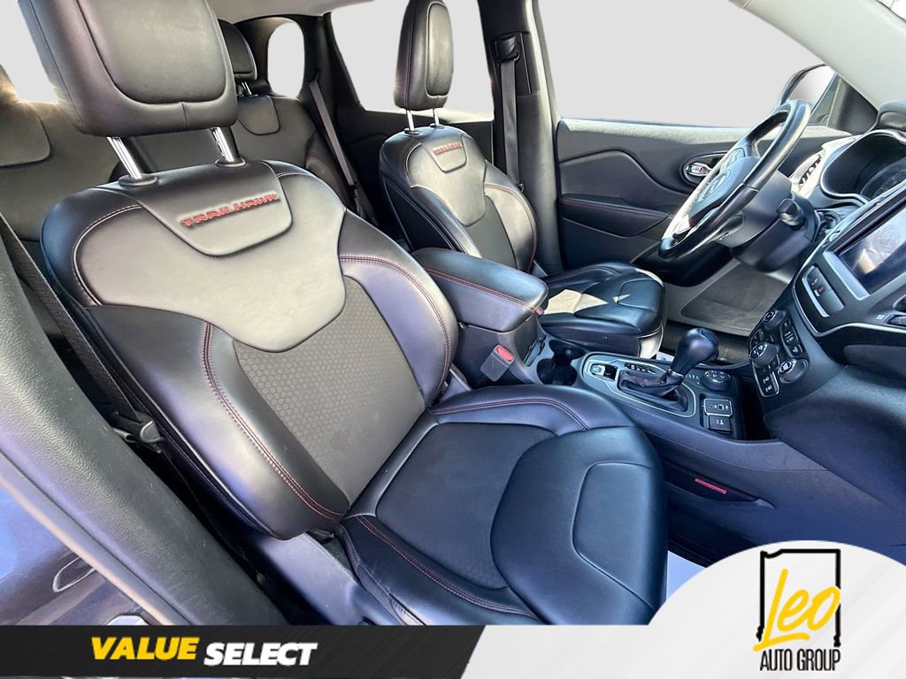 Used 2019 Jeep Cherokee Trailhawk w/ Cold Weather Group AWD/4WD image 27