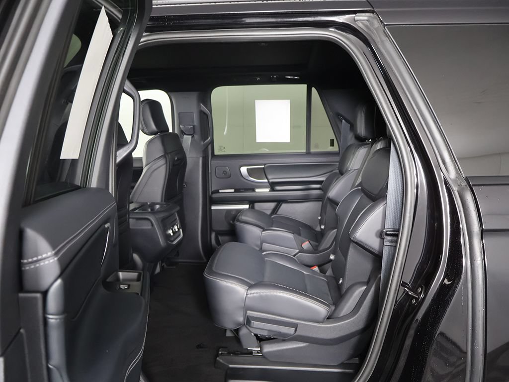 Used 2025 Ford Expedition Max Platinum w/ Stealth Performance Package AWD/4WD image 33