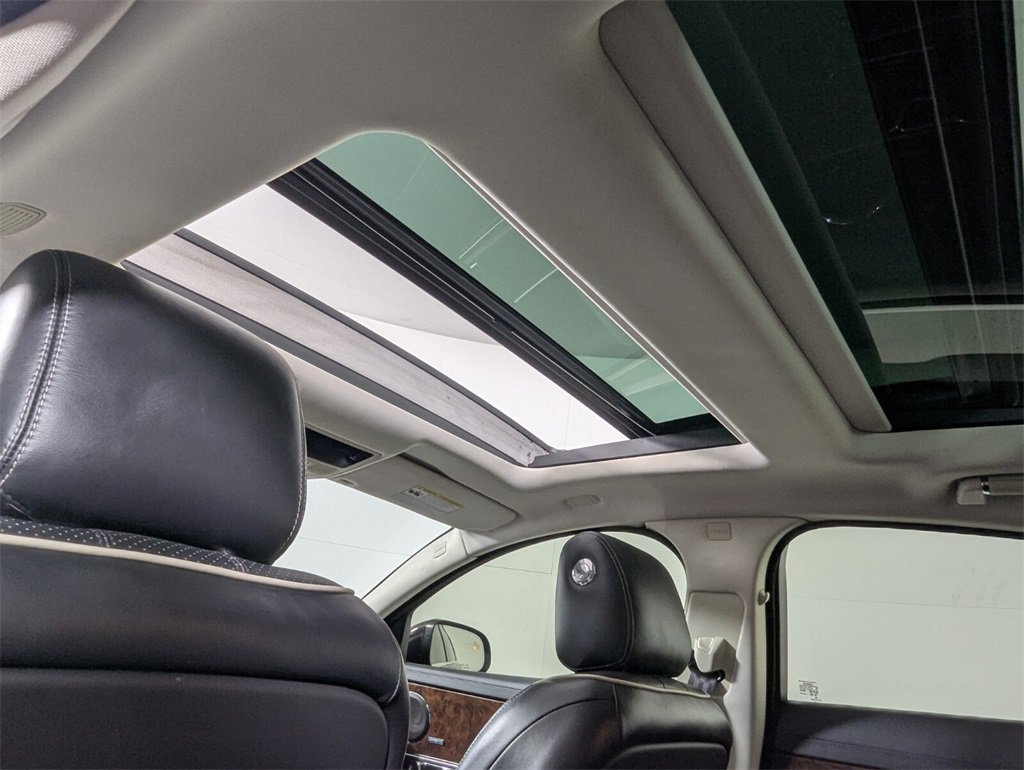 Used 2016 Jaguar XJ R-Sport image 24