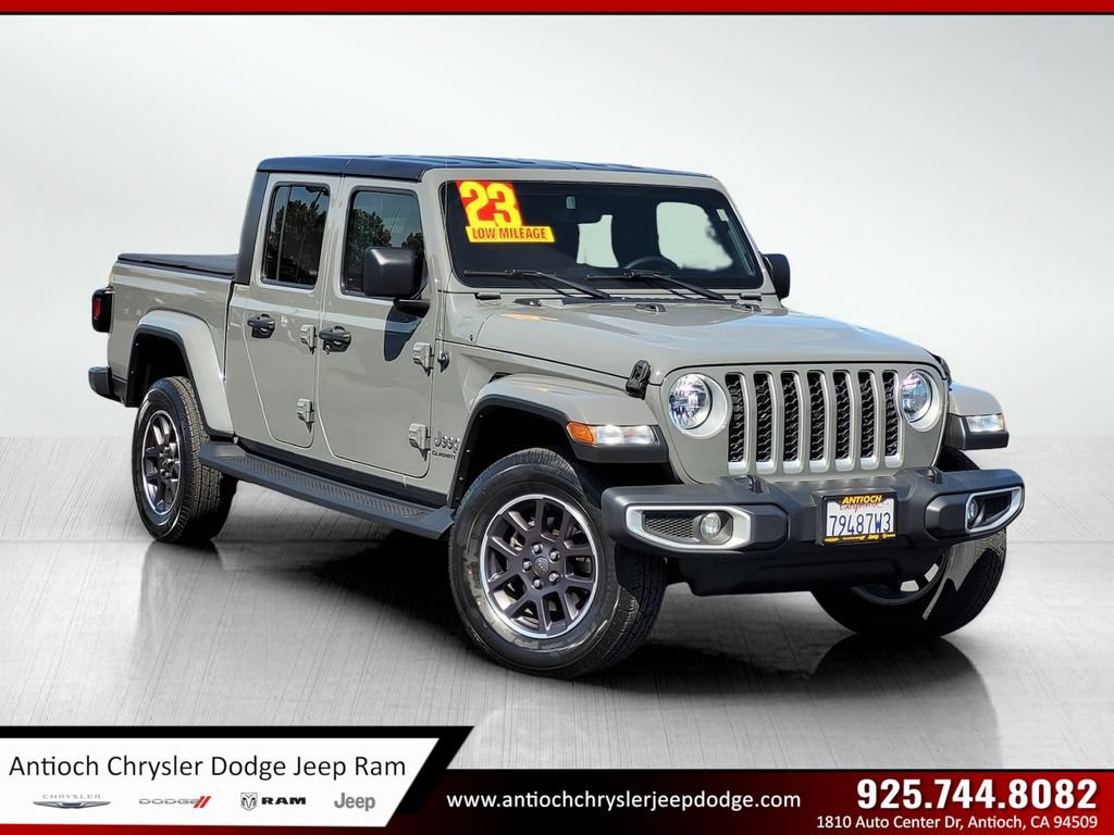 Certified 2023 Jeep Gladiator Overland w/ Dual Top Group AWD/4WD image 1