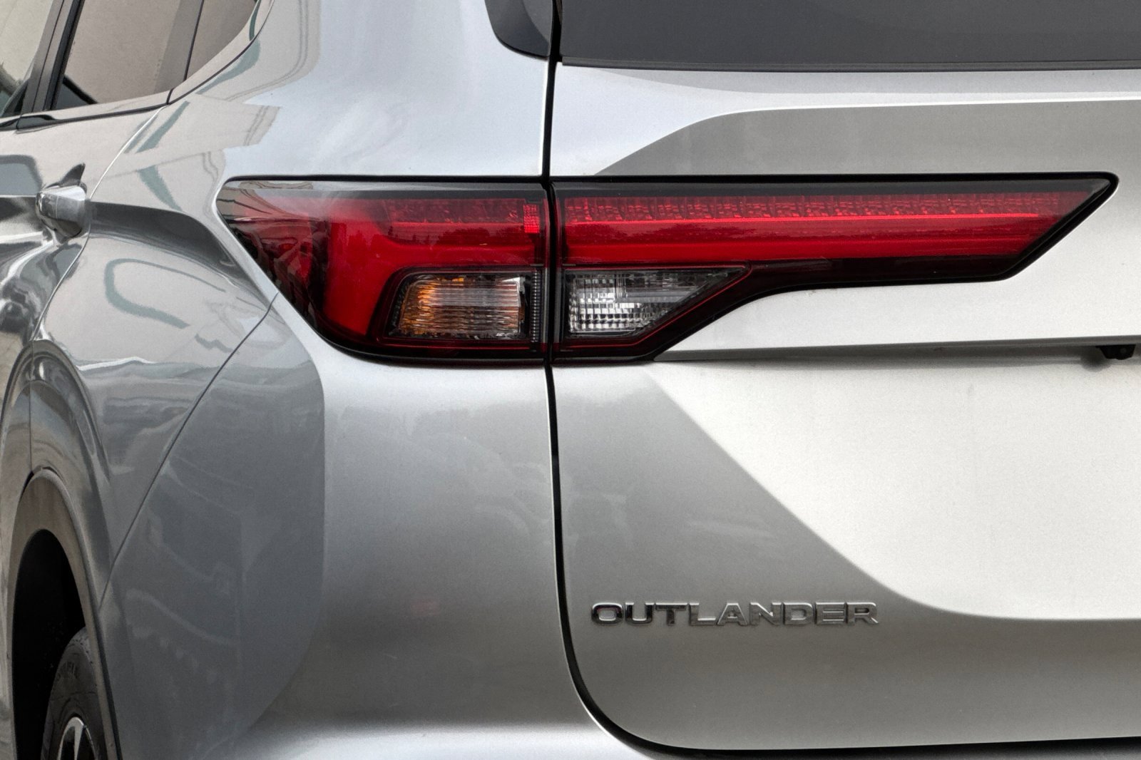 Used 2024 Mitsubishi Outlander SE image 13