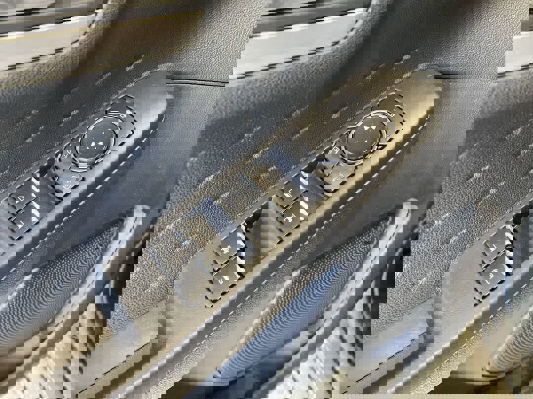 Used 2020 Ford Escape SE image 13