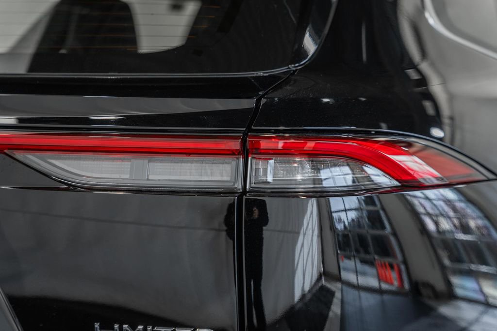 New 2025 Toyota Crown Signia image 7