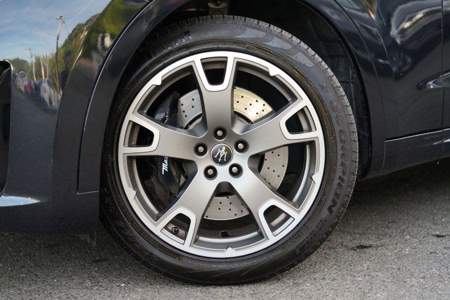 Used 2023 Maserati Levante Modena image 16