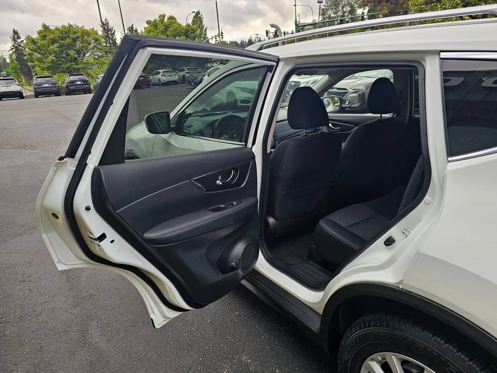 Used 2018 Nissan Rogue SV FWD image 14