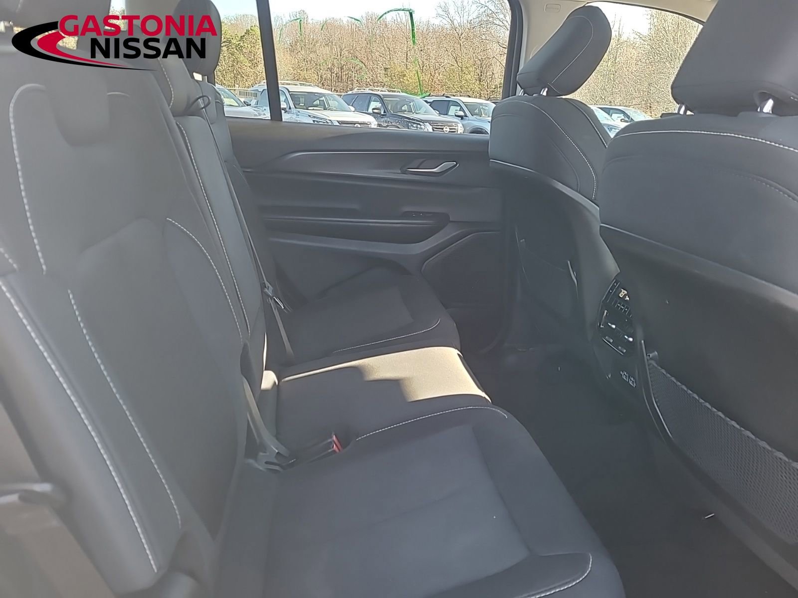 Used 2023 Jeep Grand Cherokee L Laredo image 25