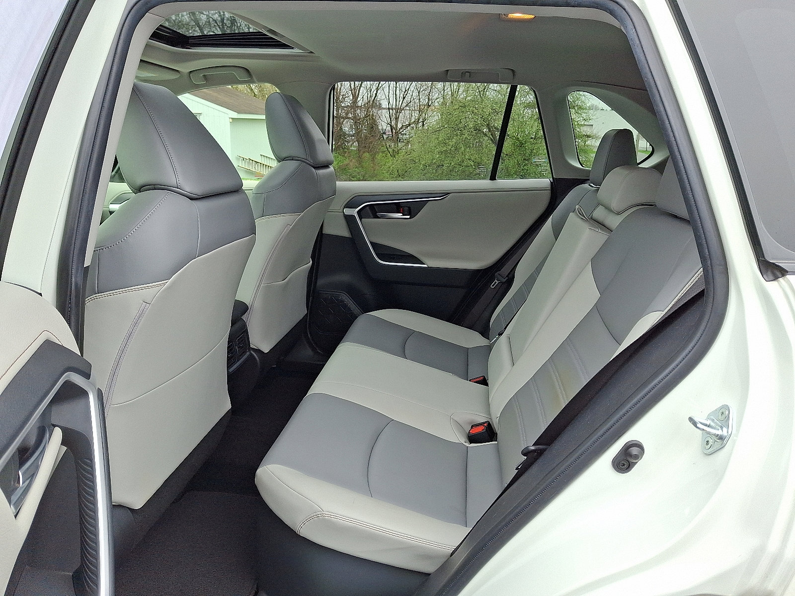 Used 2019 Toyota RAV4 Limited w/ Carpet Mat Package image 11