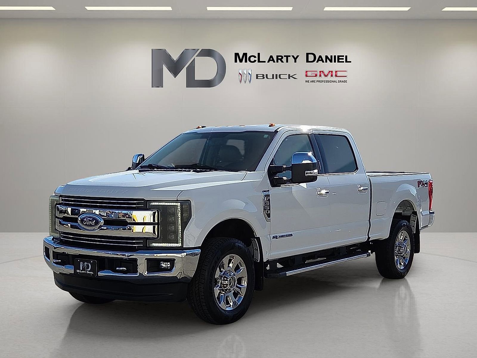 Used 2018 Ford F350 Lariat w/ Chrome Package image 2
