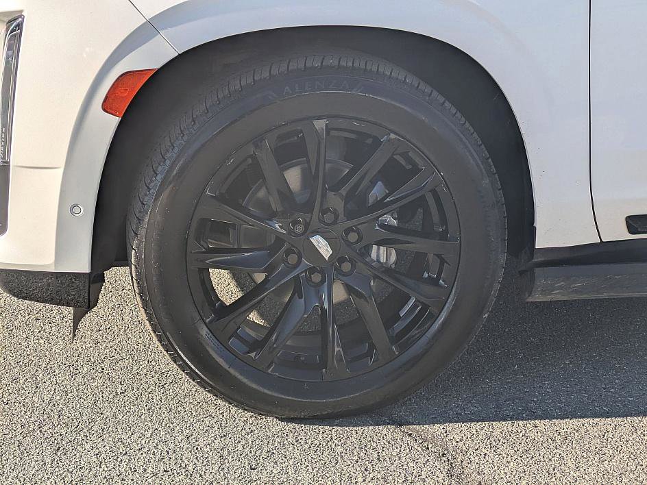 Used 2023 Cadillac Escalade Sport Platinum w/ LPO, ONYX Package image 10