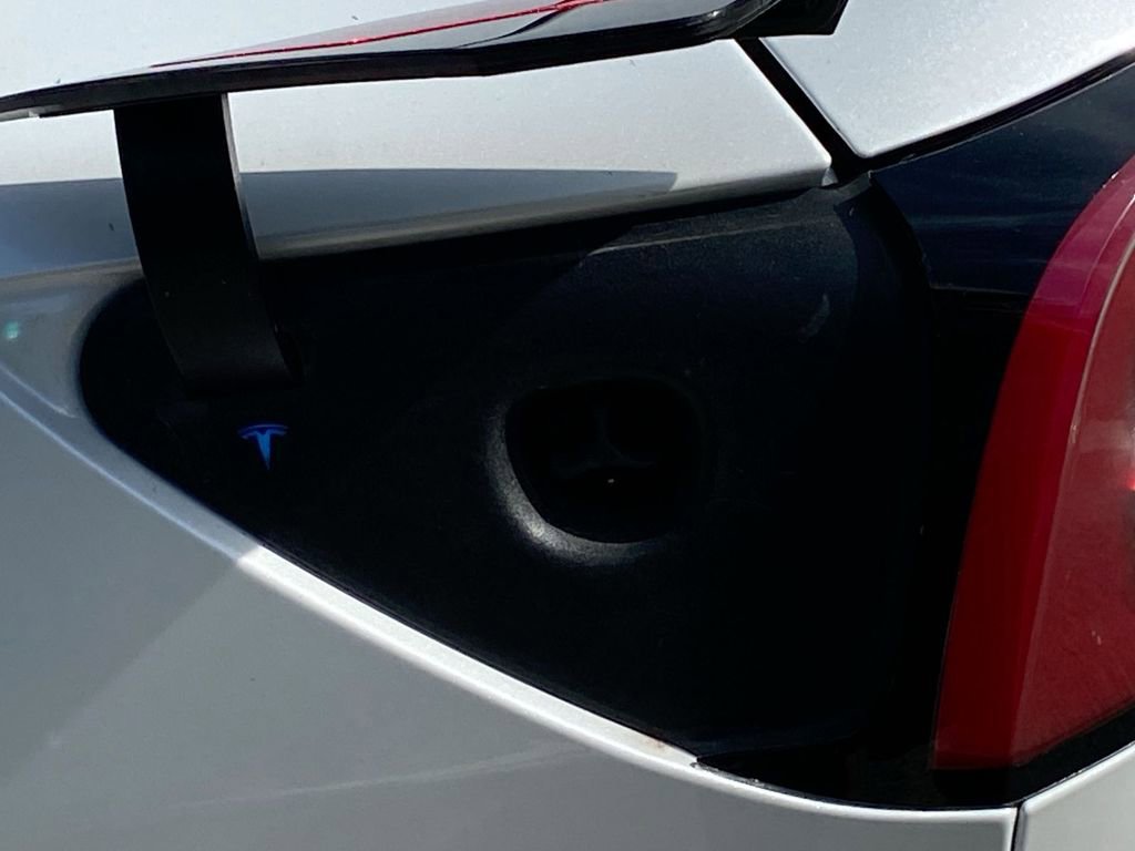 Used 2021 Tesla Model 3 Standard Range Plus image 21