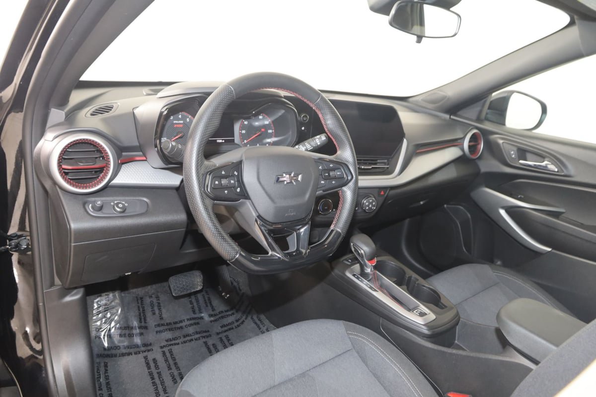Used 2024 Chevrolet Trax RS FWD image 24