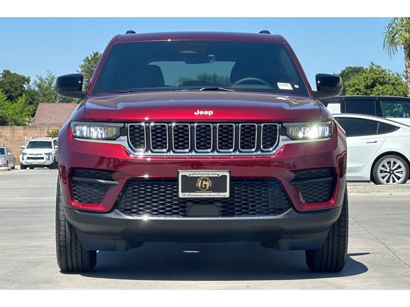 New 2025 Jeep Grand Cherokee Laredo w/ Luxury Tech Group I RWD image 9