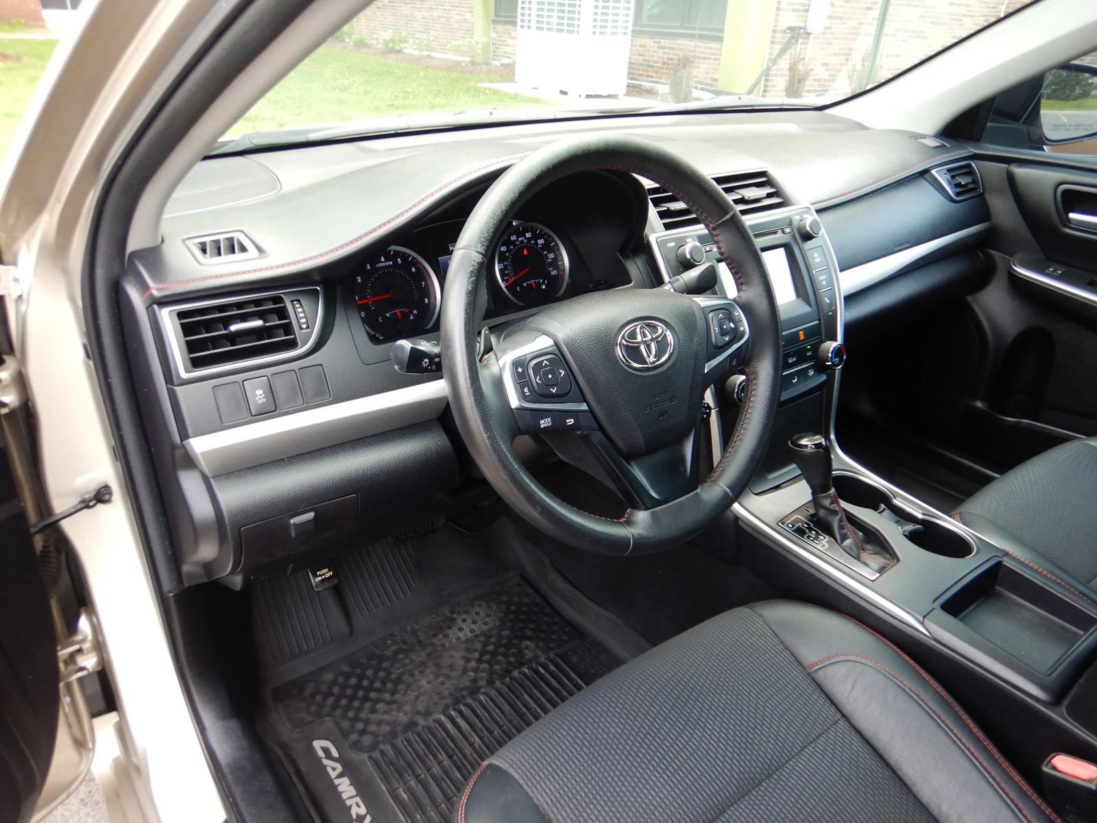 Used 2017 Toyota Camry SE FWD image 11