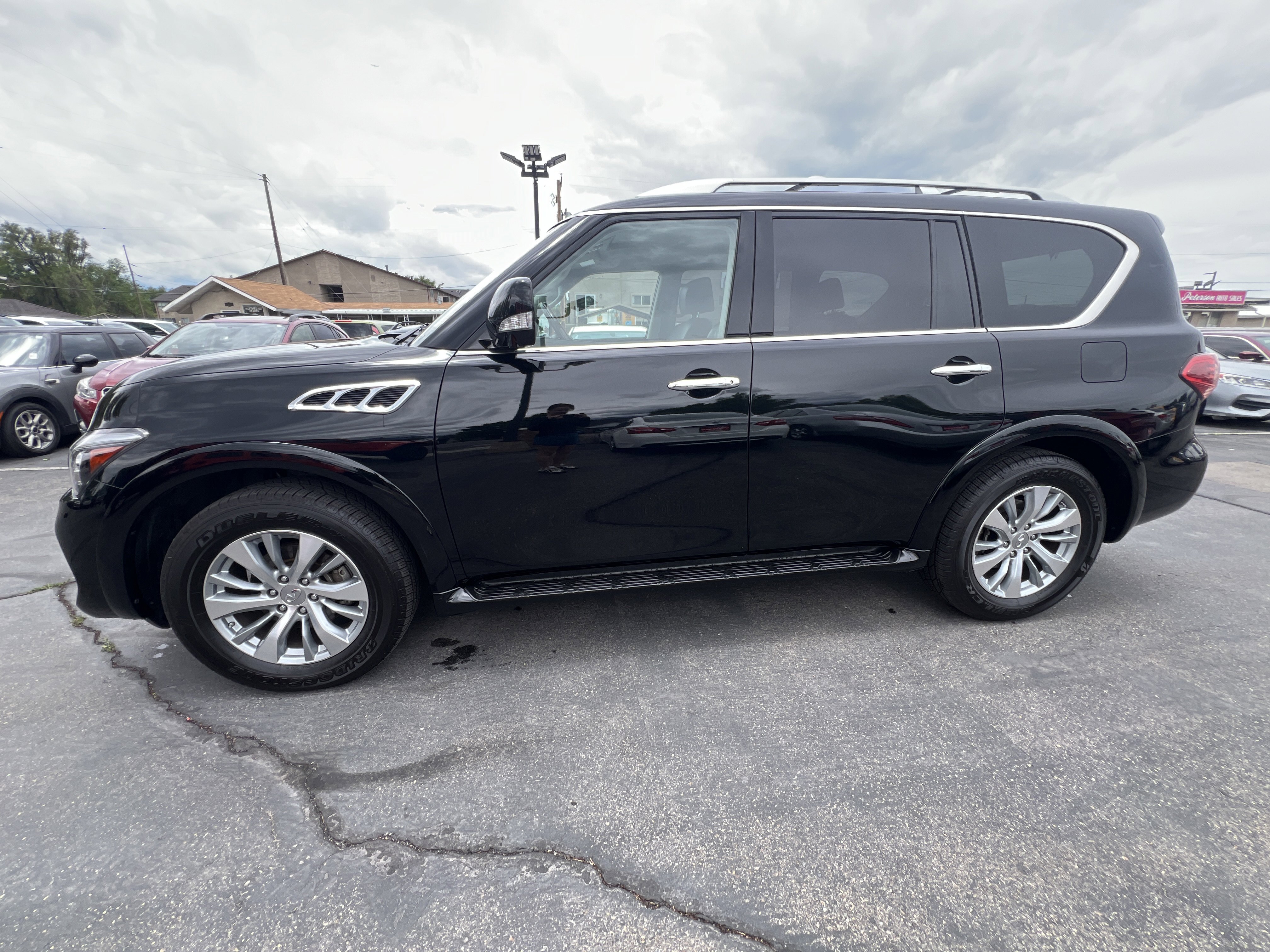 Used 2017 INFINITI QX80 4WD w/ Driver Assistance Package image 4