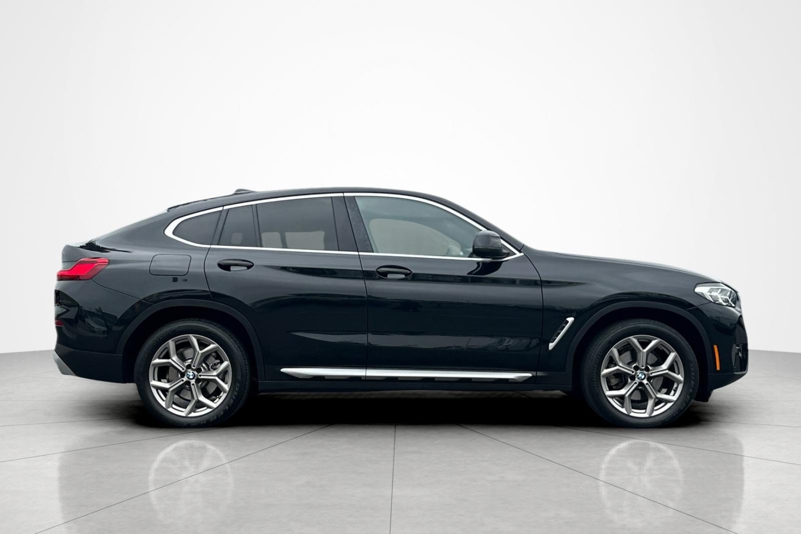 Used 2025 BMW X4 xDrive30i AWD/4WD image 6