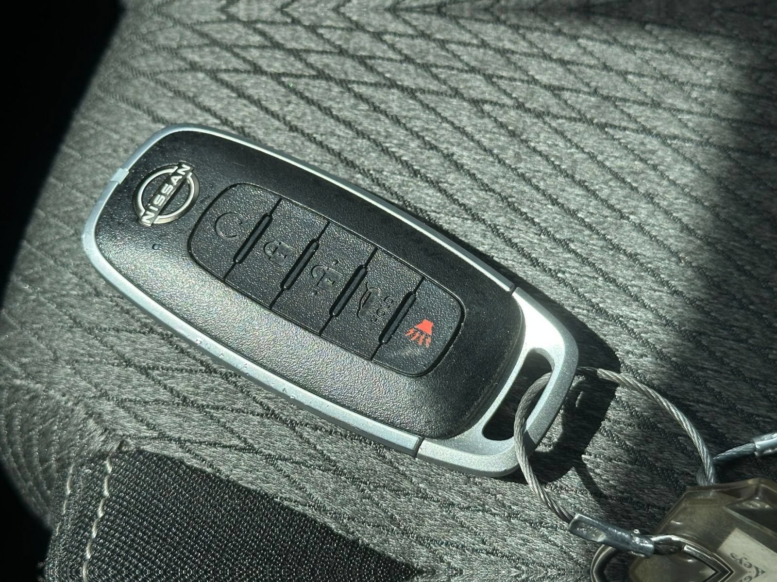 Used 2025 Nissan Rogue SV FWD image 27