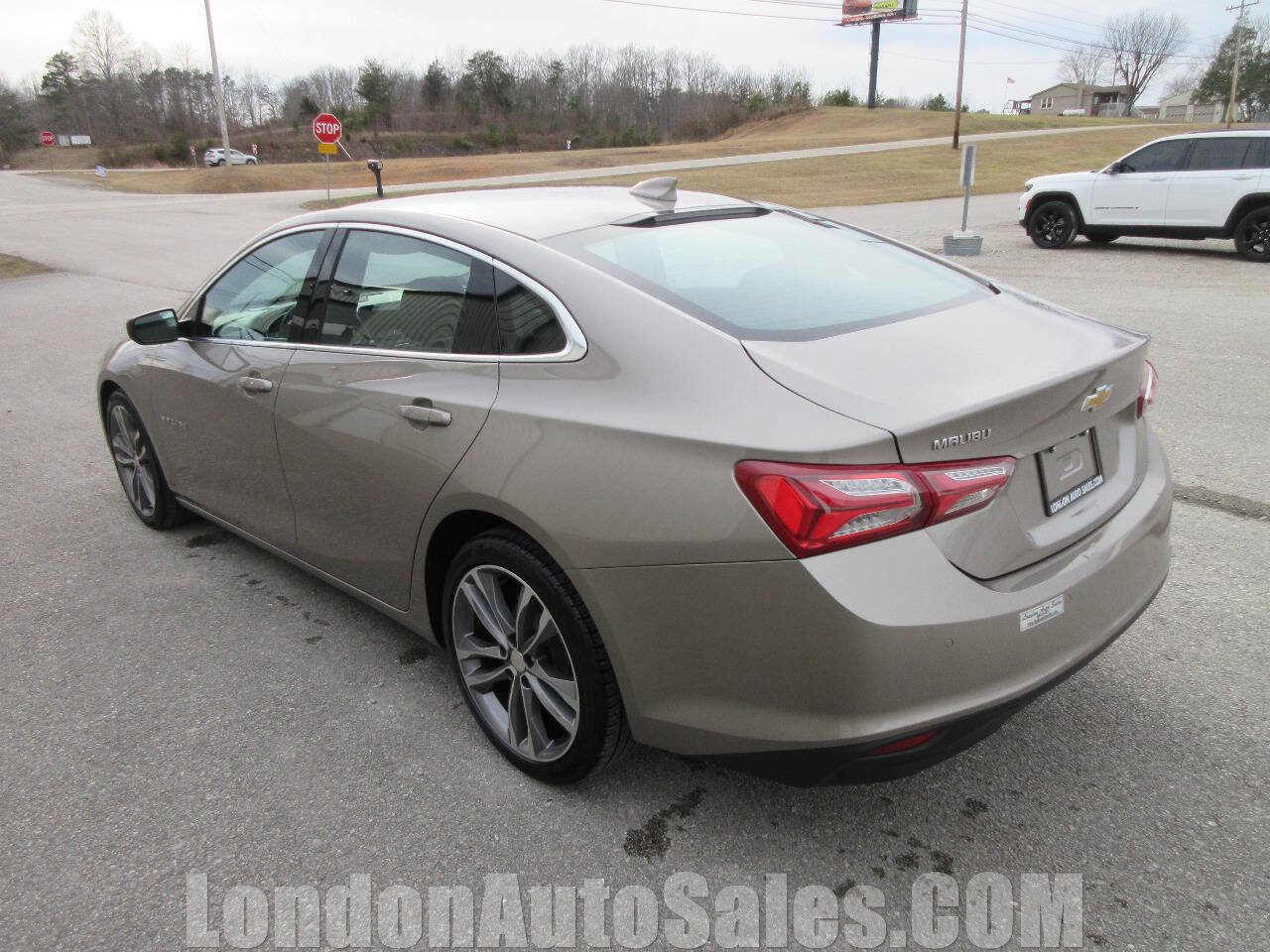 Used 2024 Chevrolet Malibu LT image 3