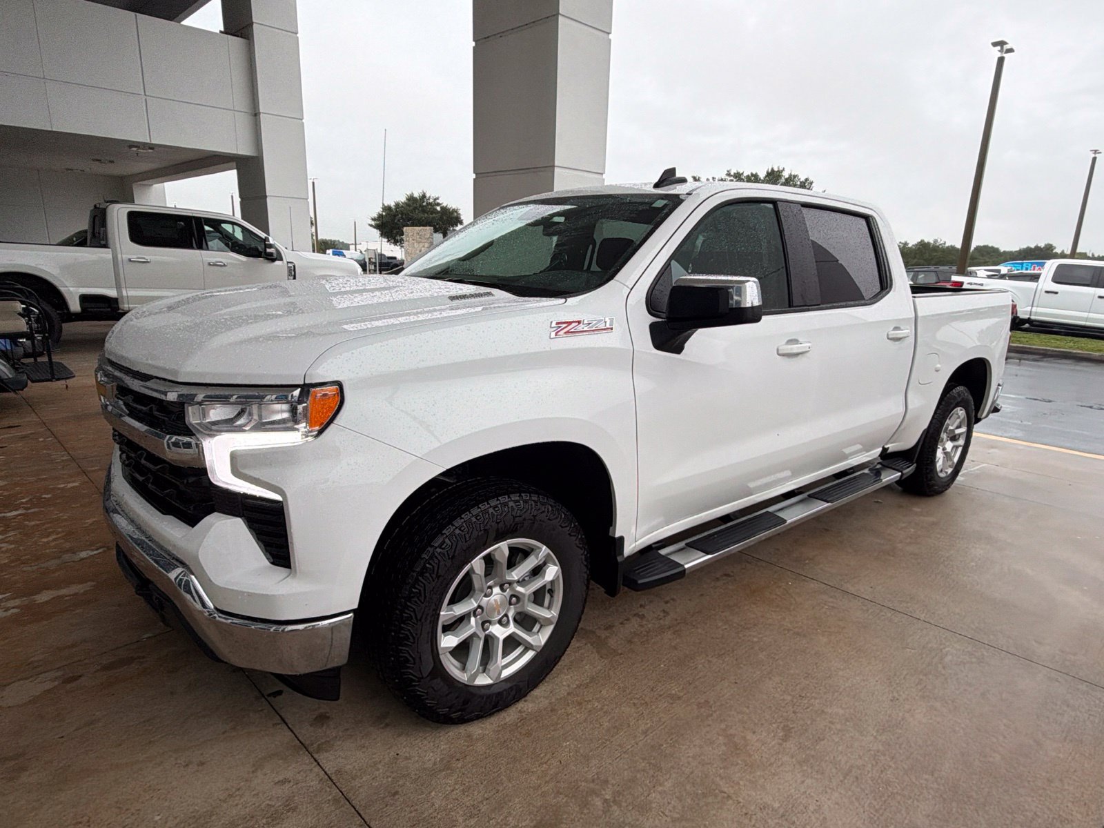 Used 2026 Chevrolet Silverado 1500 LT AWD/4WD image 2