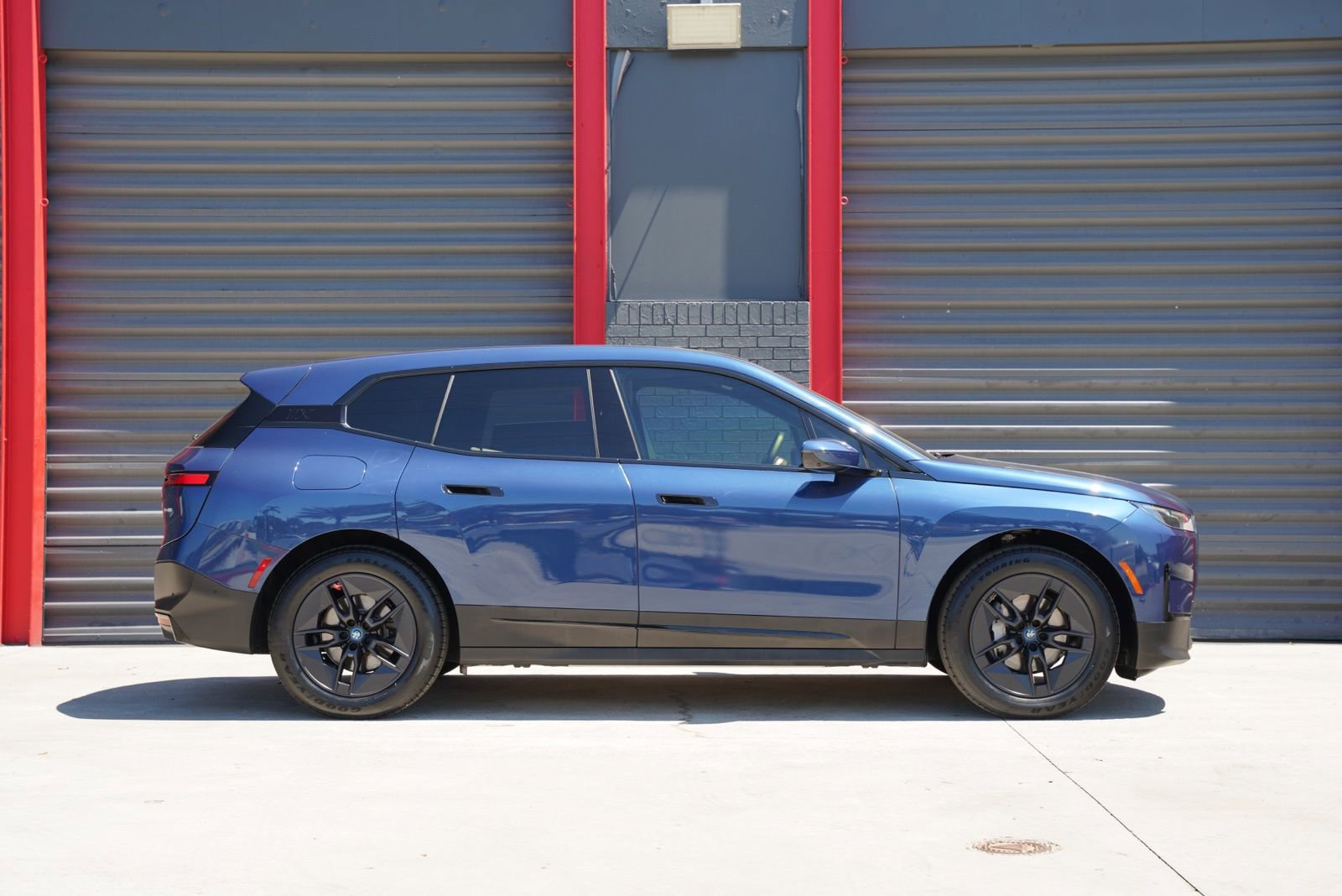 Used 2024 BMW iX xDrive50 w/ Premium Package image 5