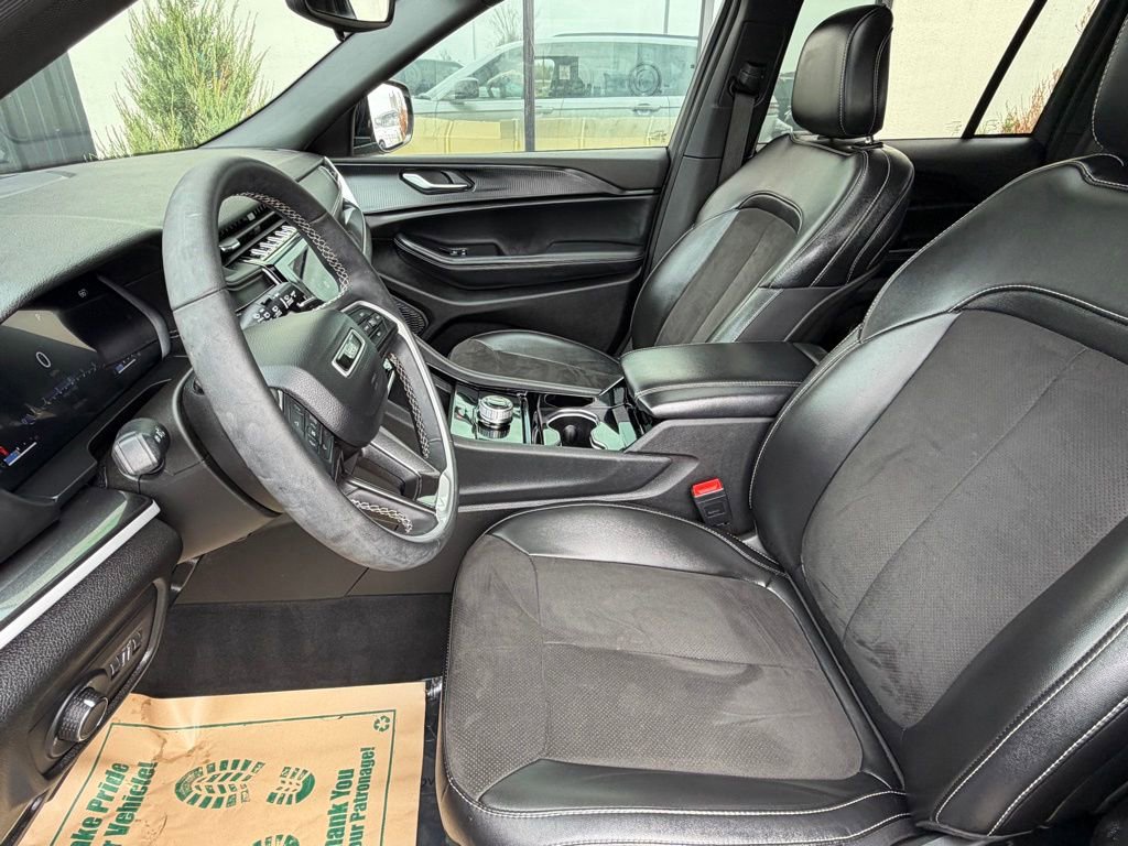 Used 2023 Jeep Grand Cherokee Altitude image 11