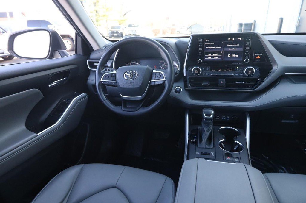 Used 2022 Toyota Highlander XLE image 23