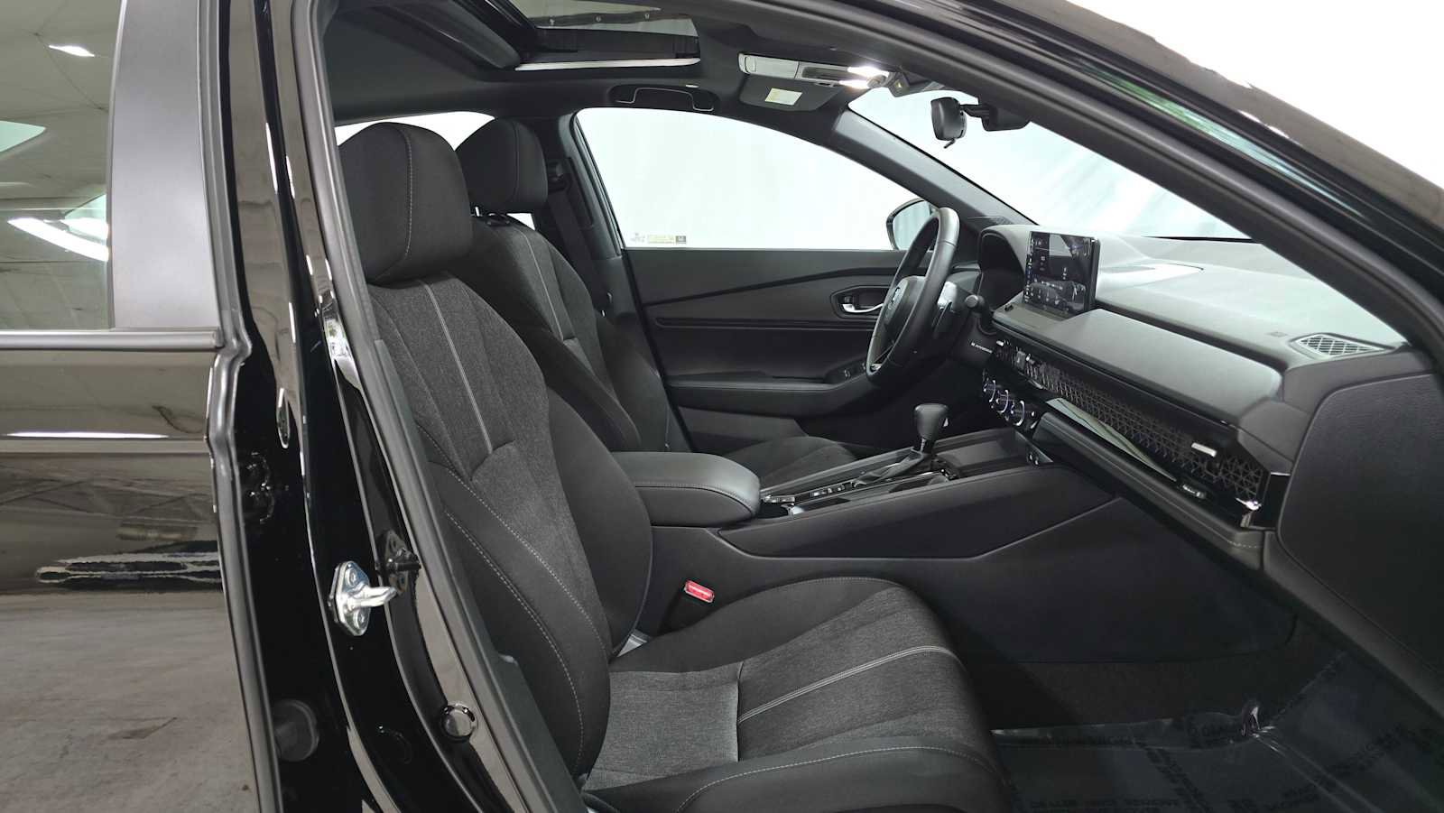 Used 2025 Honda Accord Sport image 10