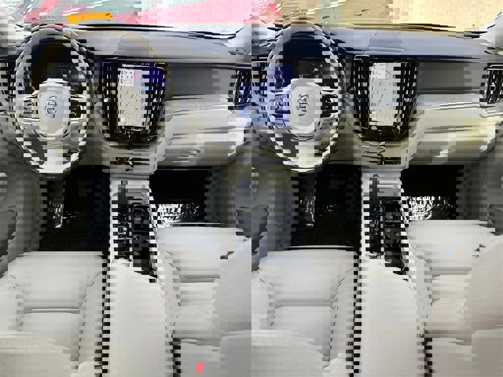 Used 2023 Volvo XC60 T8 Plus image 23