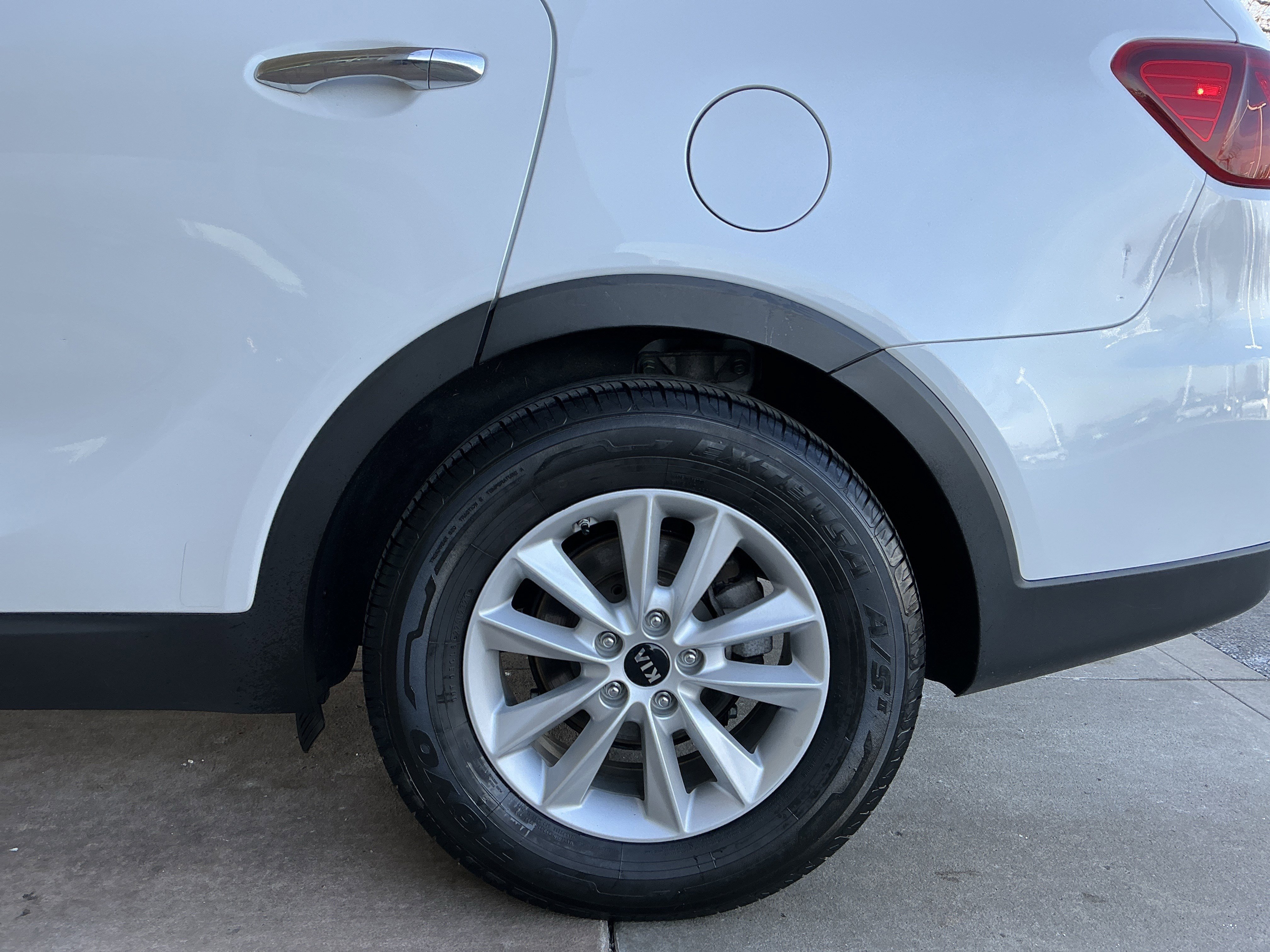 Used 2020 Kia Sorento LX image 23