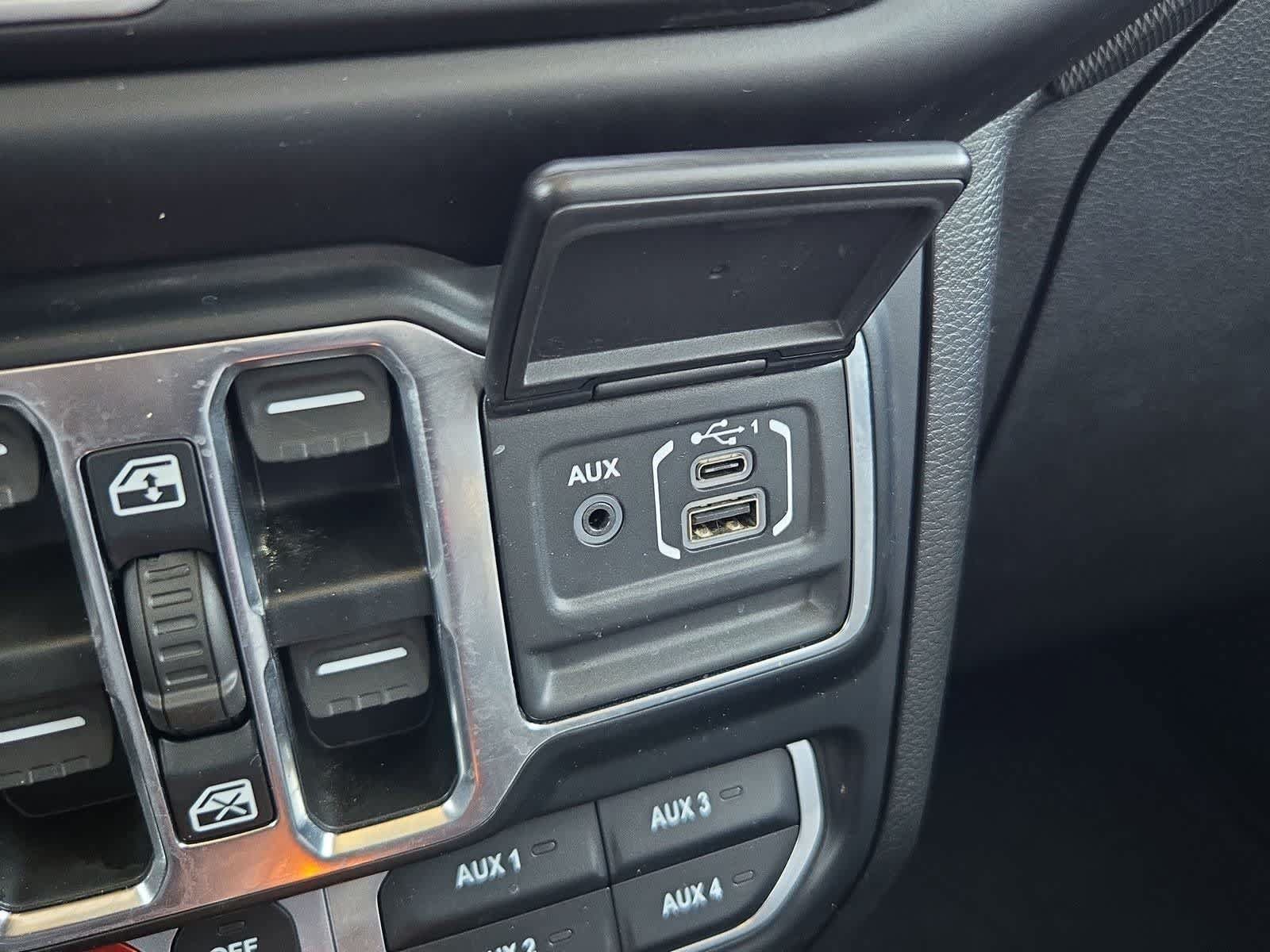 Used 2021 Jeep Gladiator Mojave w/ LED Lighting Group AWD/4WD image 28