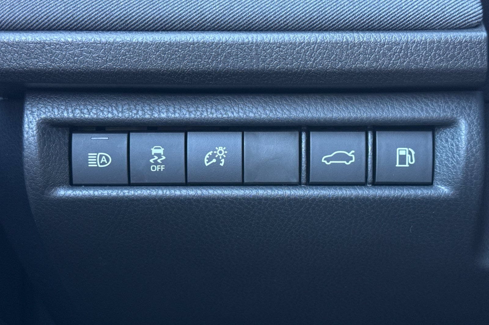New 2026 Toyota Camry LE FWD image 29