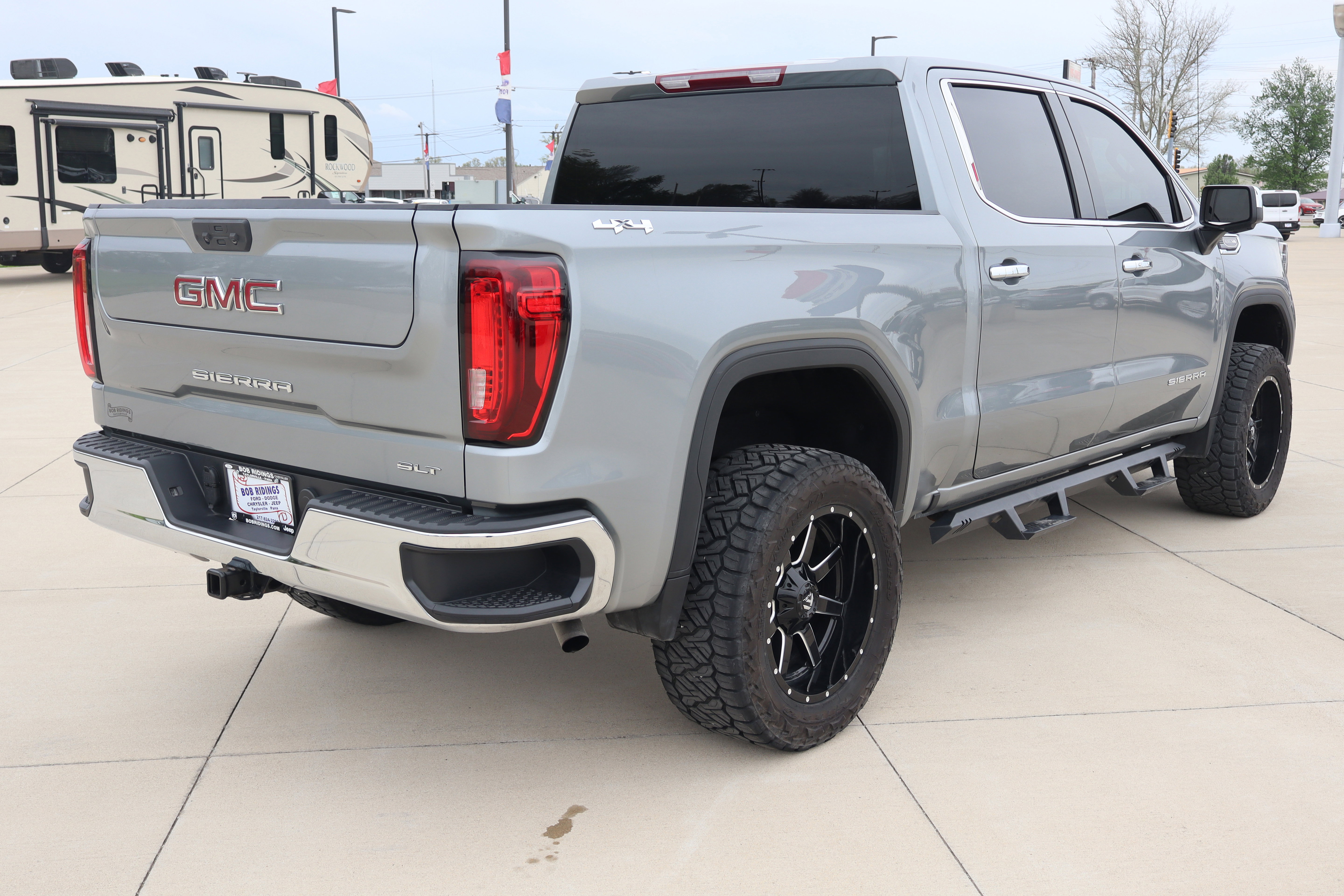 Used 2024 GMC Sierra 1500 SLT w/ SLT Convenience Package image 5