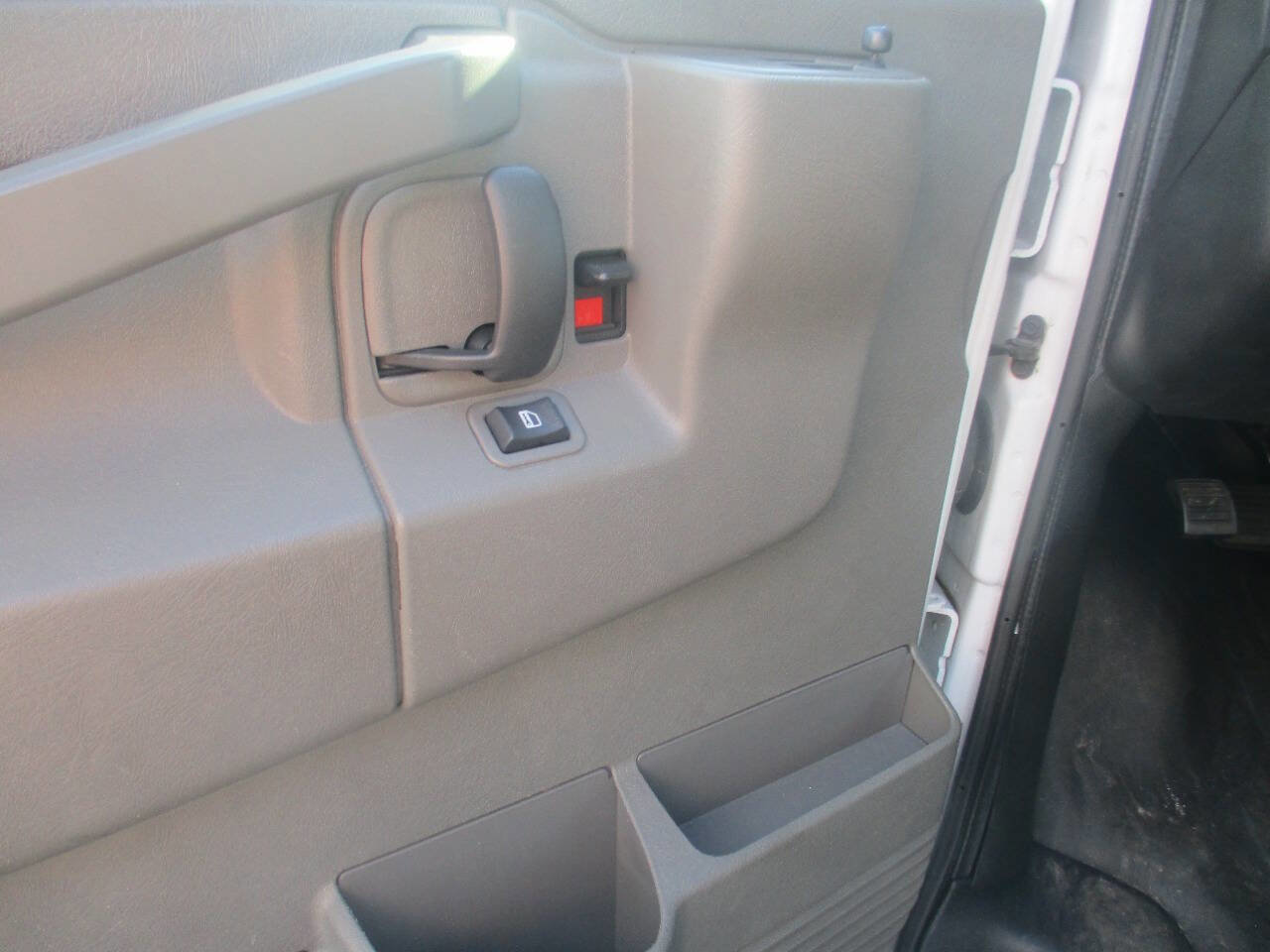 Used 2022 Chevrolet Express 3500 LS image 18