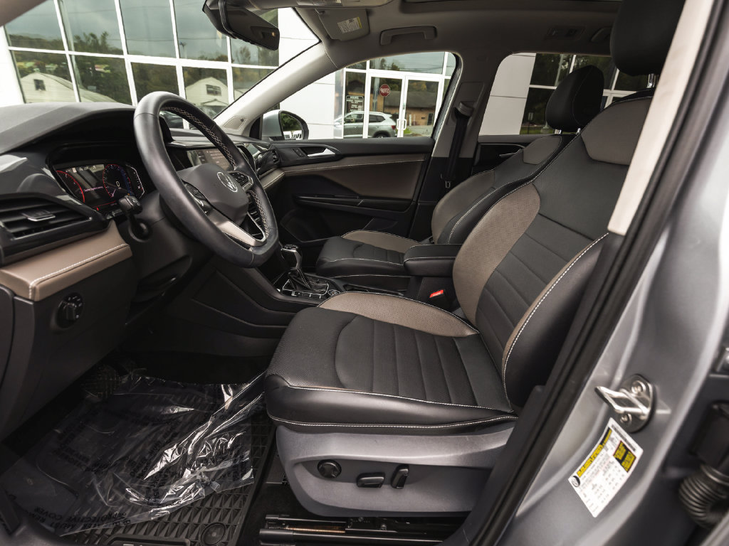 Used 2022 Volkswagen Taos SEL w/ Panoramic Sunroof Package AWD/4WD image 29