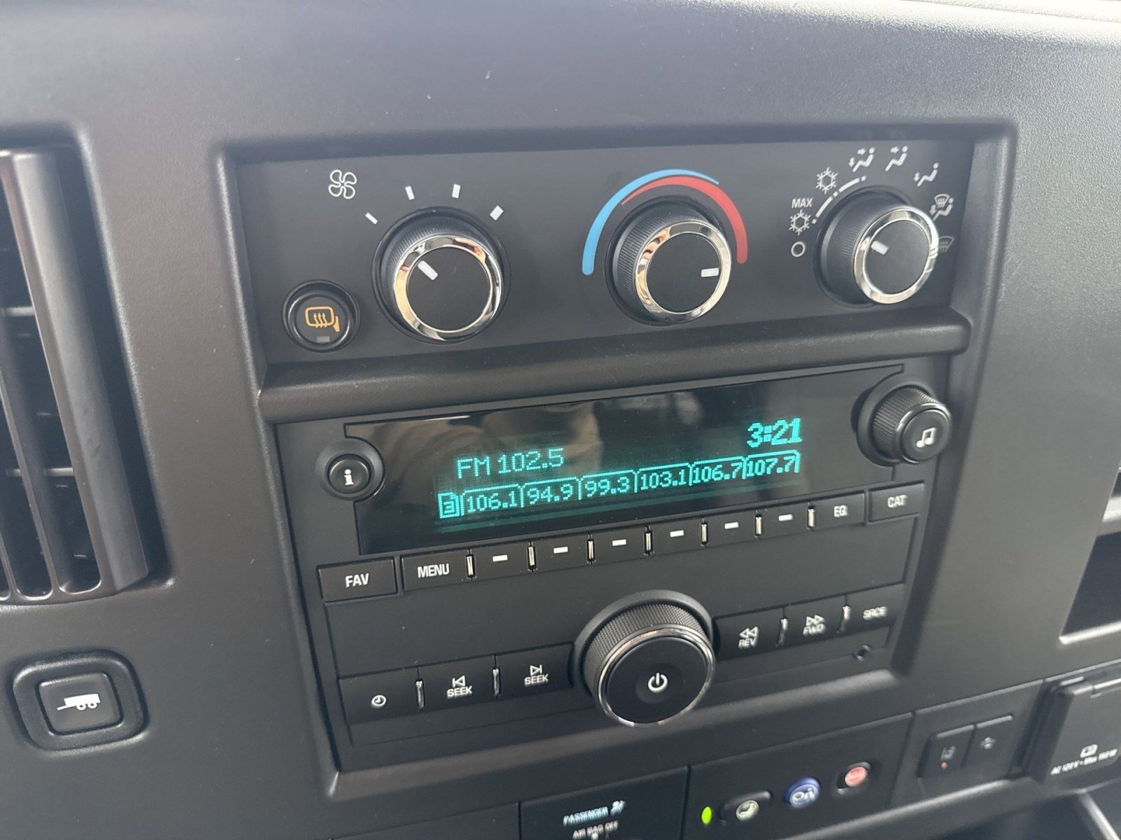 Used 2024 Chevrolet Express 3500 LT w/ LT Preferred Equipment Group image 17