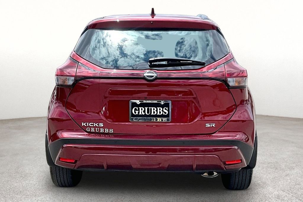 Used 2024 Nissan Kicks SR w/ SR Premium Package FWD image 6