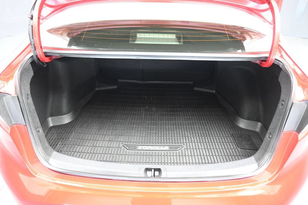 Used 2021 Toyota Corolla LE FWD image 41