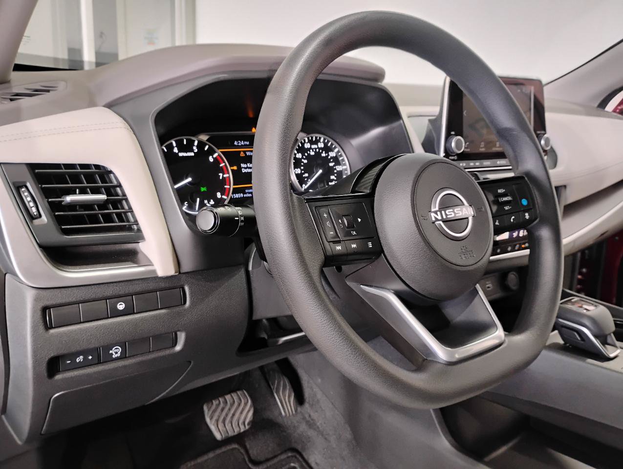 Used 2023 Nissan Rogue SV FWD image 41