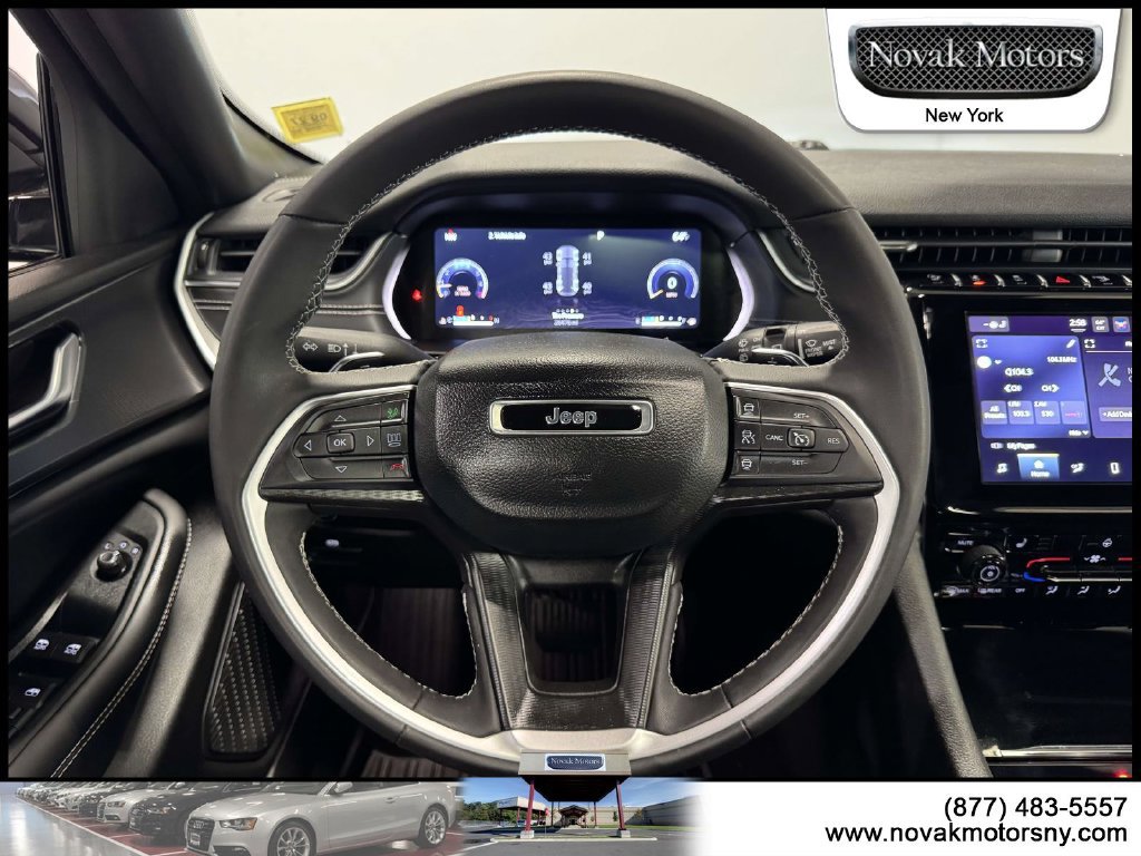 Used 2023 Jeep Grand Cherokee Altitude AWD/4WD image 16