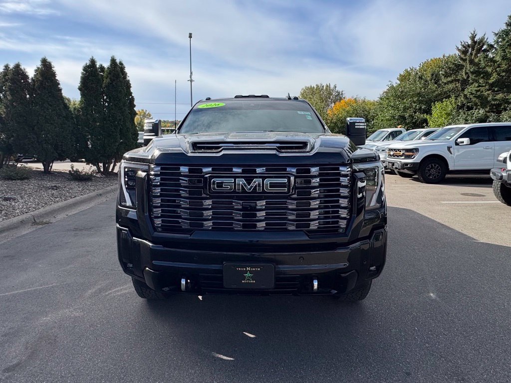 Used 2026 GMC Sierra 3500 Denali Ultimate w/ LPO, Black Badging Package AWD/4WD image 3