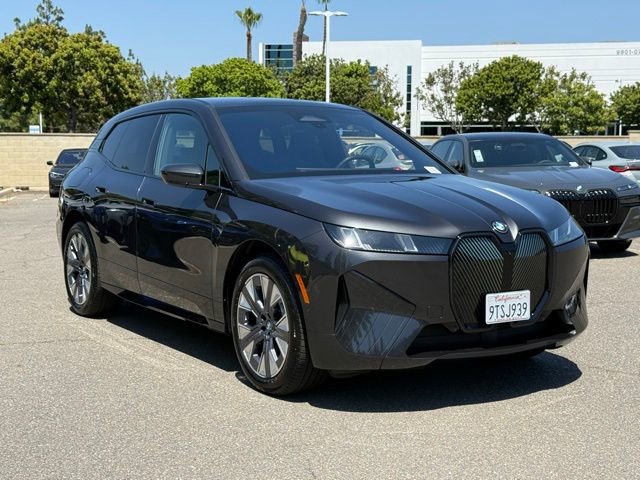 Used 2026 BMW iX xDrive60 w/ Premium Package AWD/4WD image 3