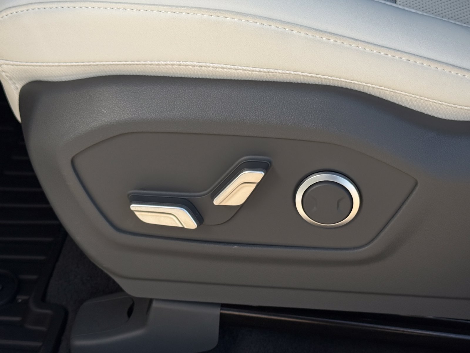 New 2027 Hyundai Santa Fe SEL FWD image 23
