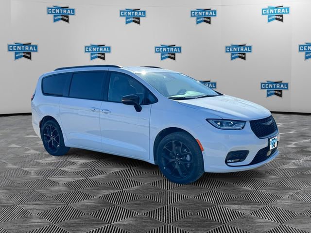 New 2026 Chrysler Pacifica Select w/ S Appearance Package image 7