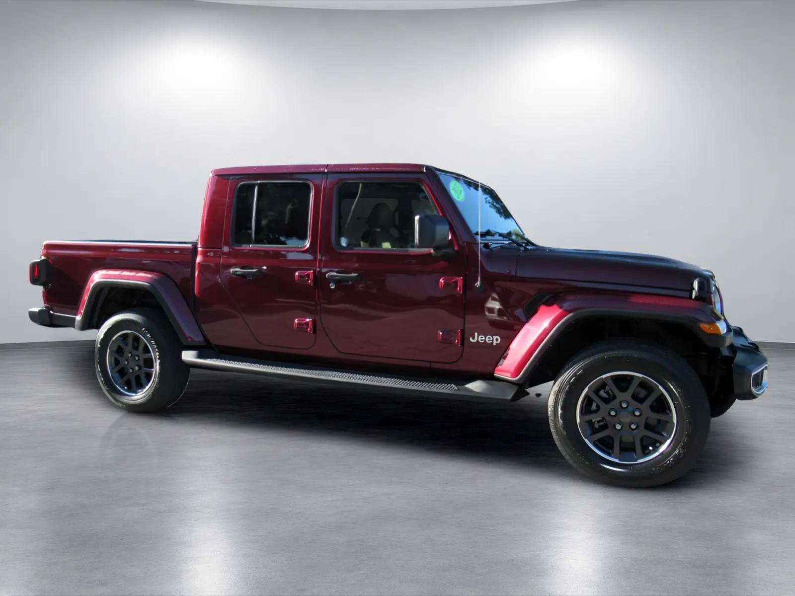 Certified 2022 Jeep Gladiator Overland w/ Popular Equipment Package AWD/4WD image 2