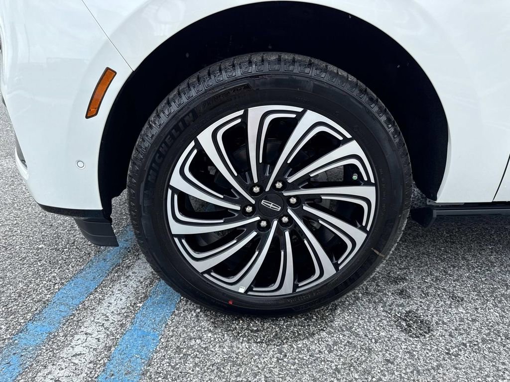 New 2025 Lincoln Navigator L Black Label image 10