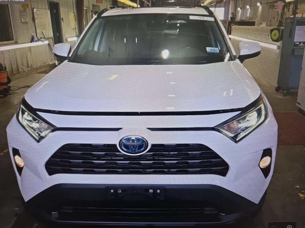 Used 2021 Toyota RAV4 XLE w/ Convenience Package AWD/4WD image 5
