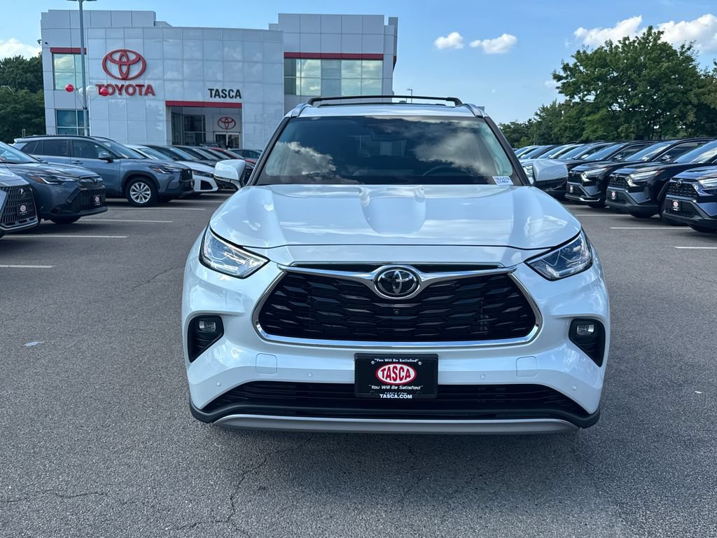 Used 2023 Toyota Highlander Platinum AWD/4WD image 2